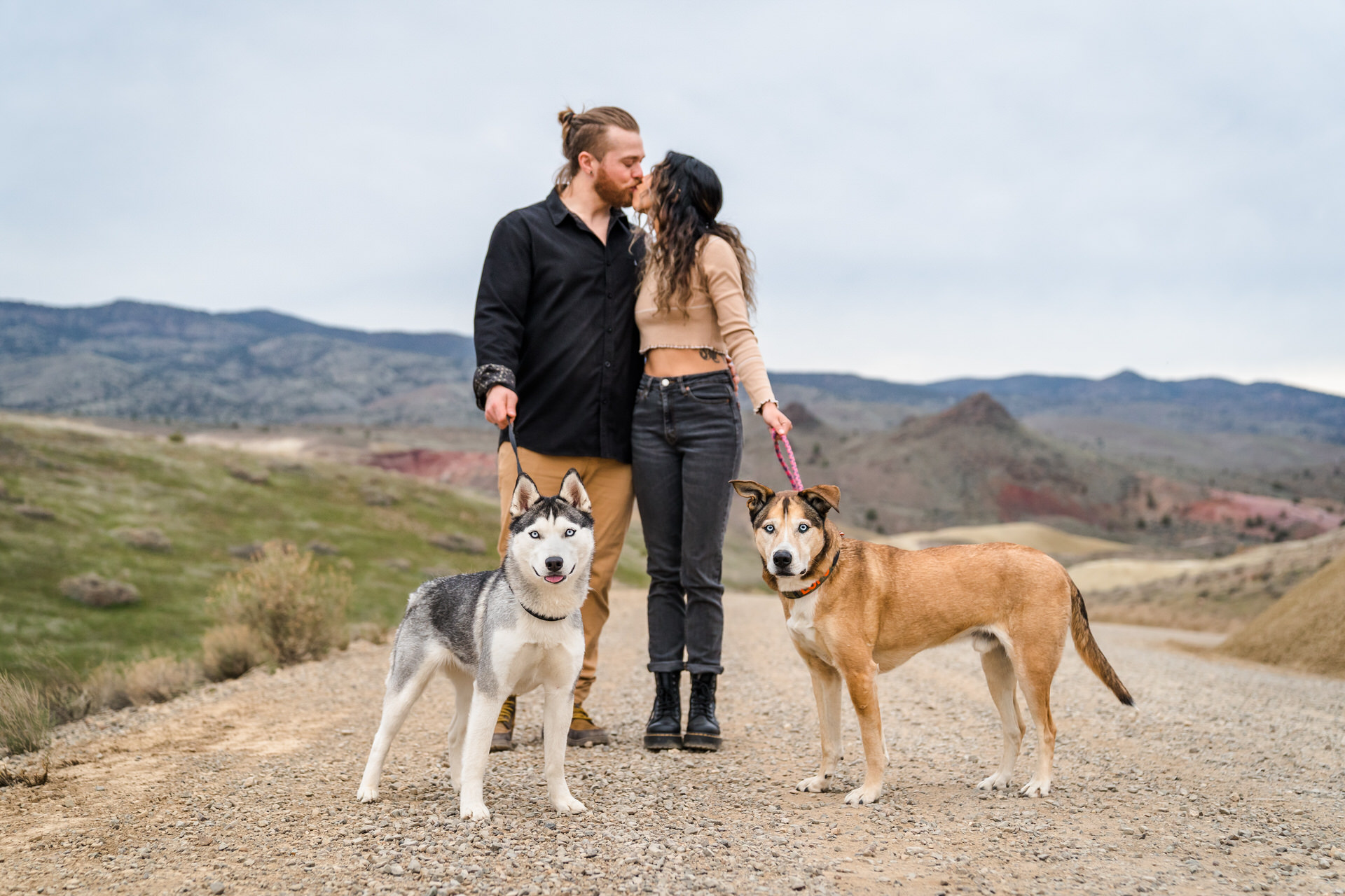 couple's photos with dogs in oregon
