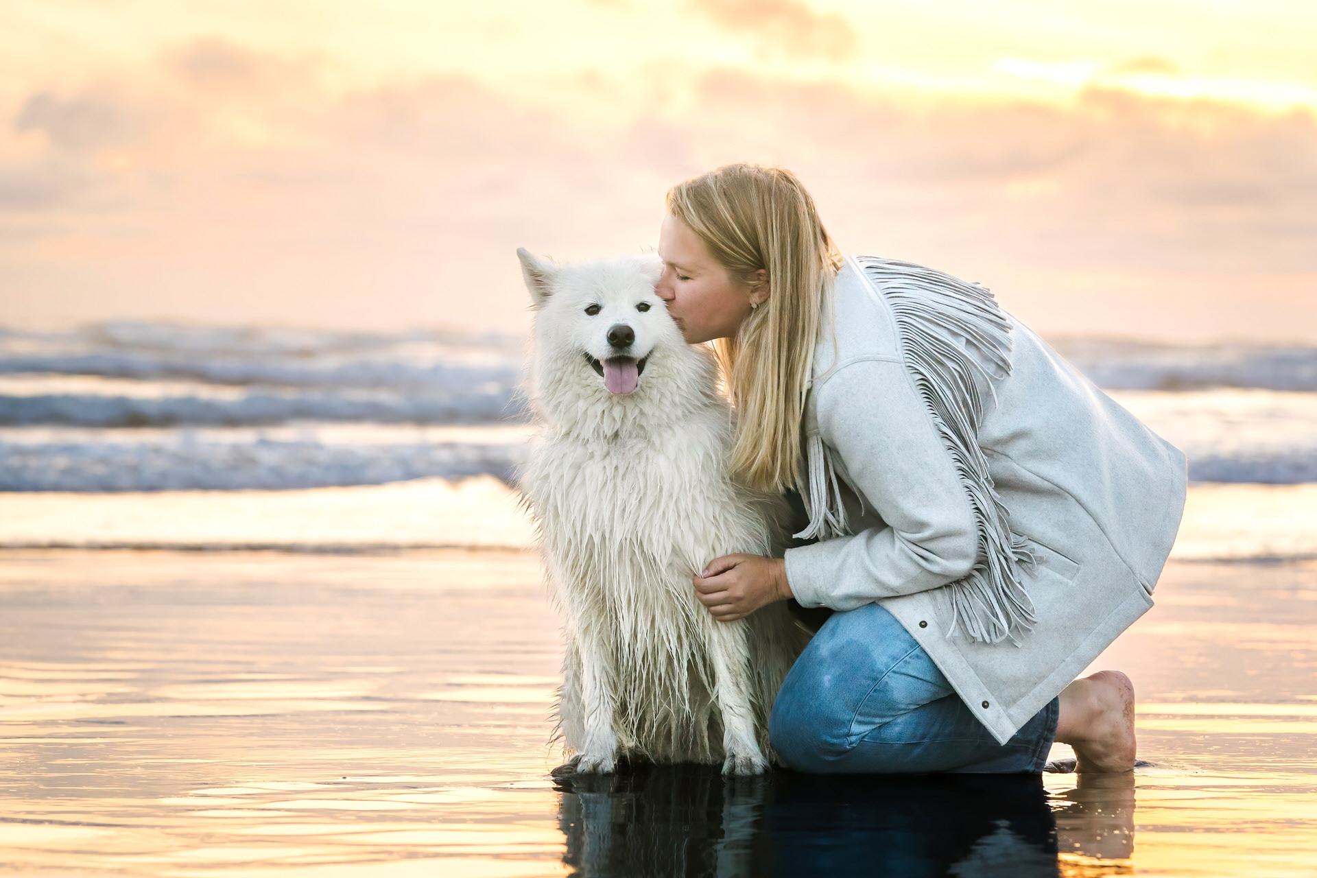 dog photoshoot with woman at the beach in oregon